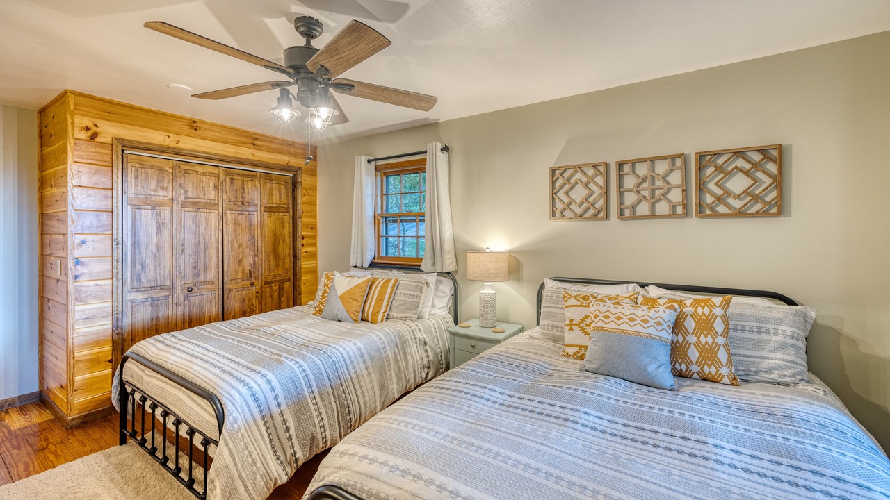 Photo of Bedroom in Walnut Mountain