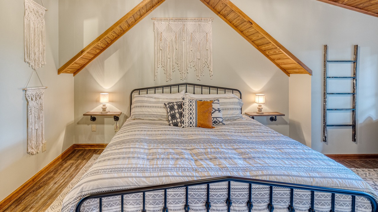 Photo of Bedroom in Walnut Mountain