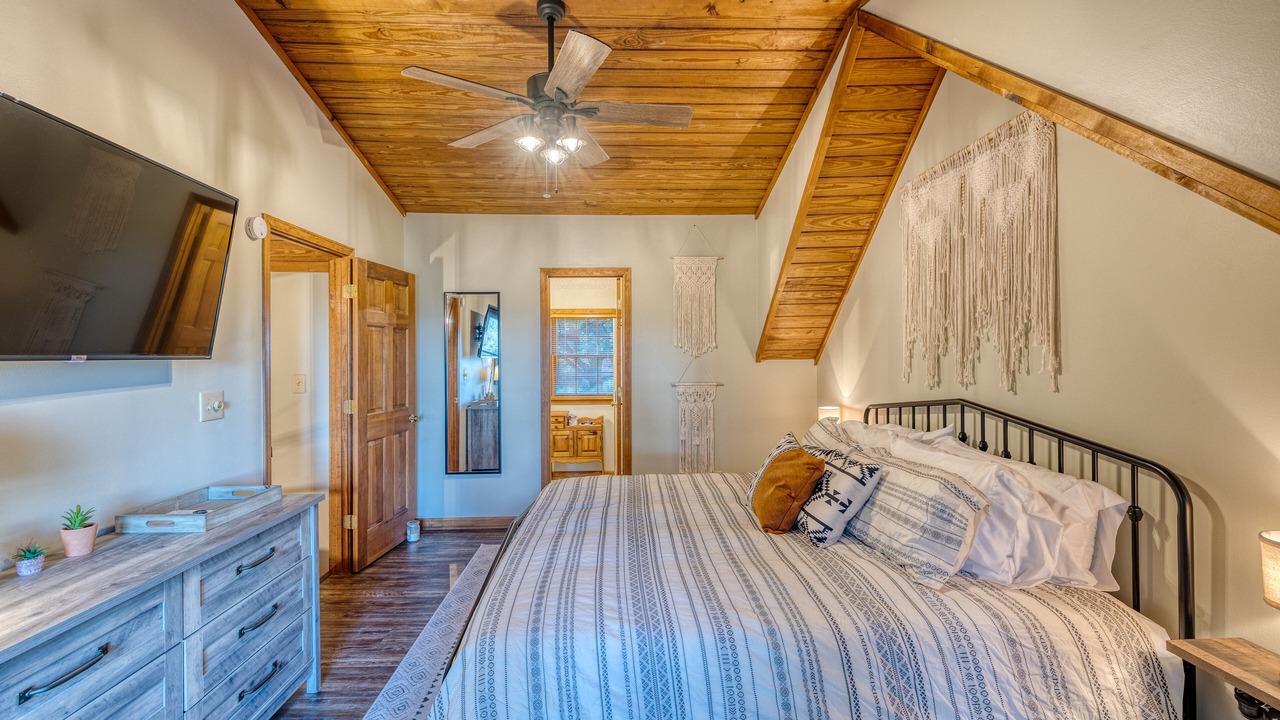 Photo of Bedroom in Walnut Mountain