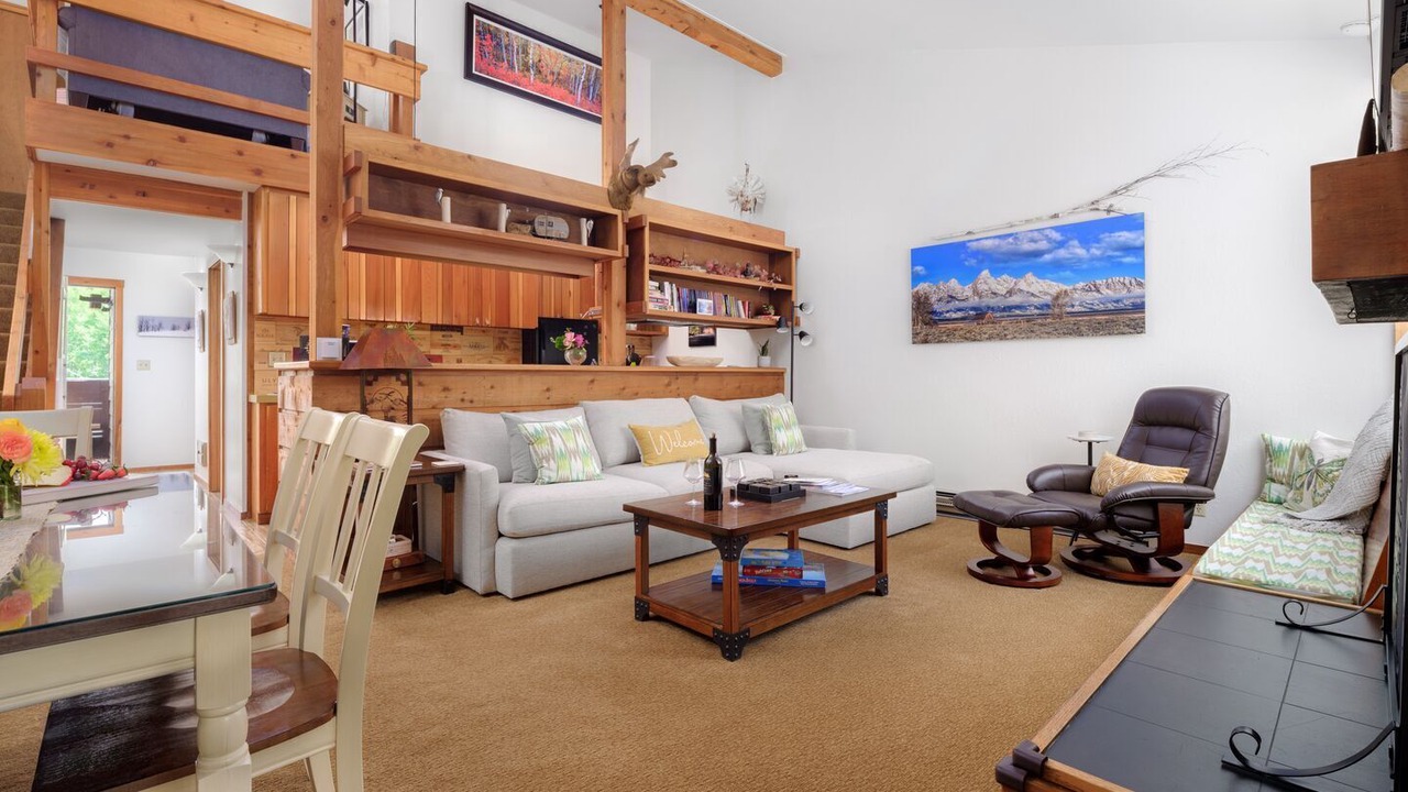 Photo of Livingroom in Teton Pines