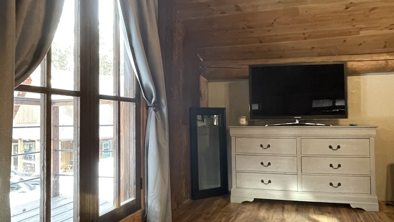 Photo of Livingroom in West Glacier