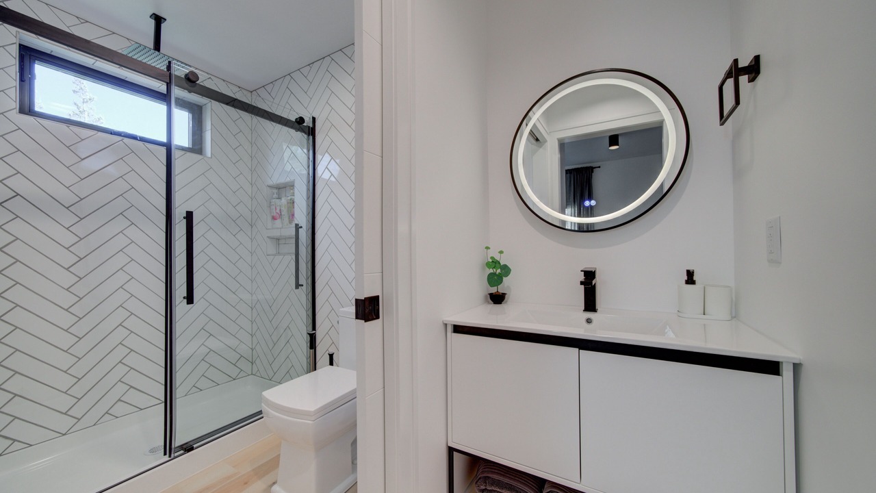 Photo of Bathroom in Gardiner