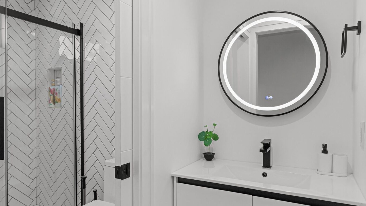 Photo of Bathroom in Gardiner