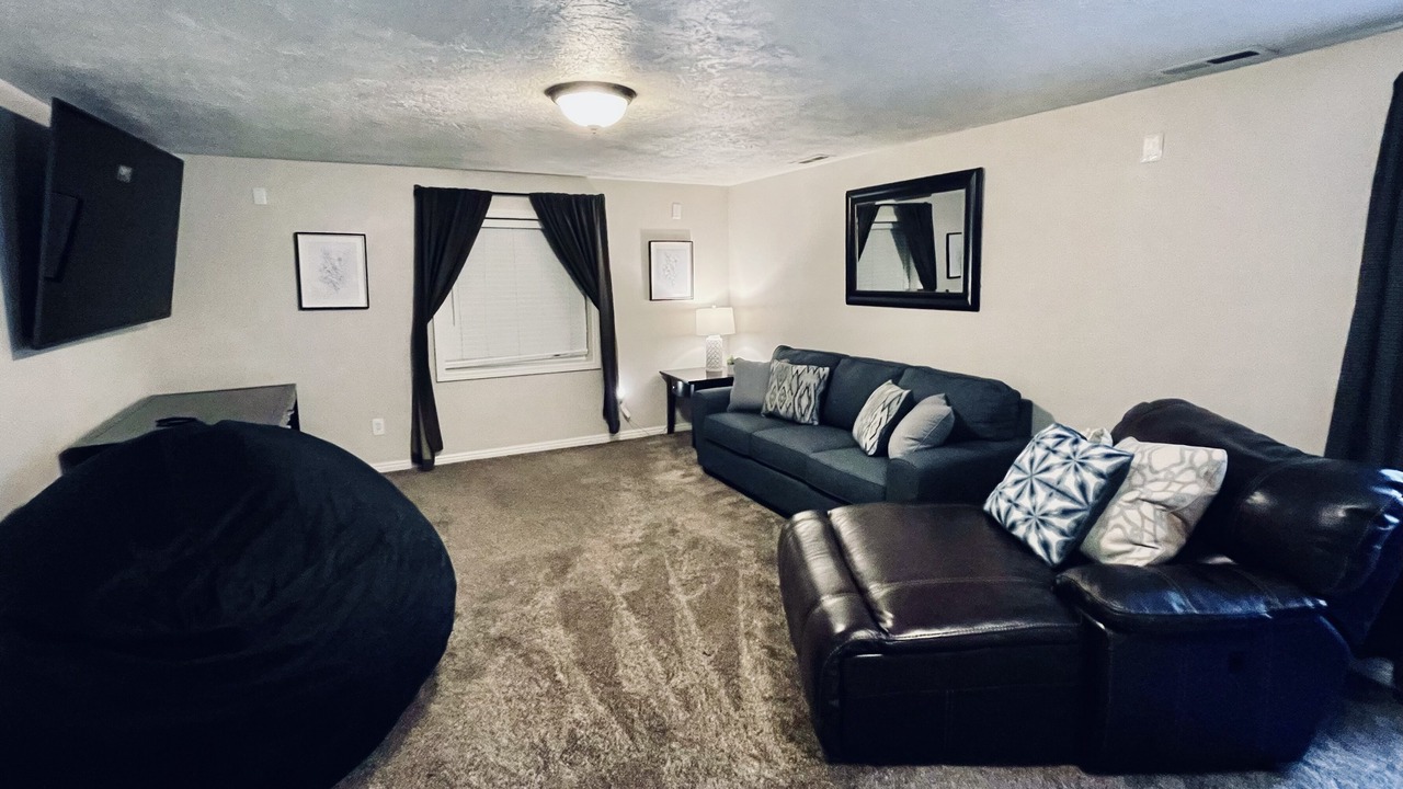 Photo of Livingroom in Ammon