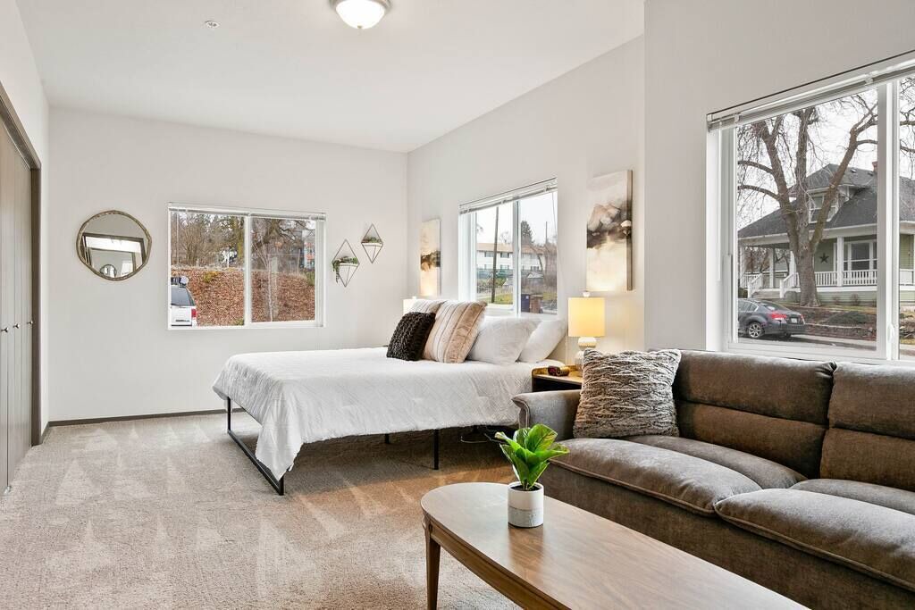 Photo of Livingroom in South Perry District