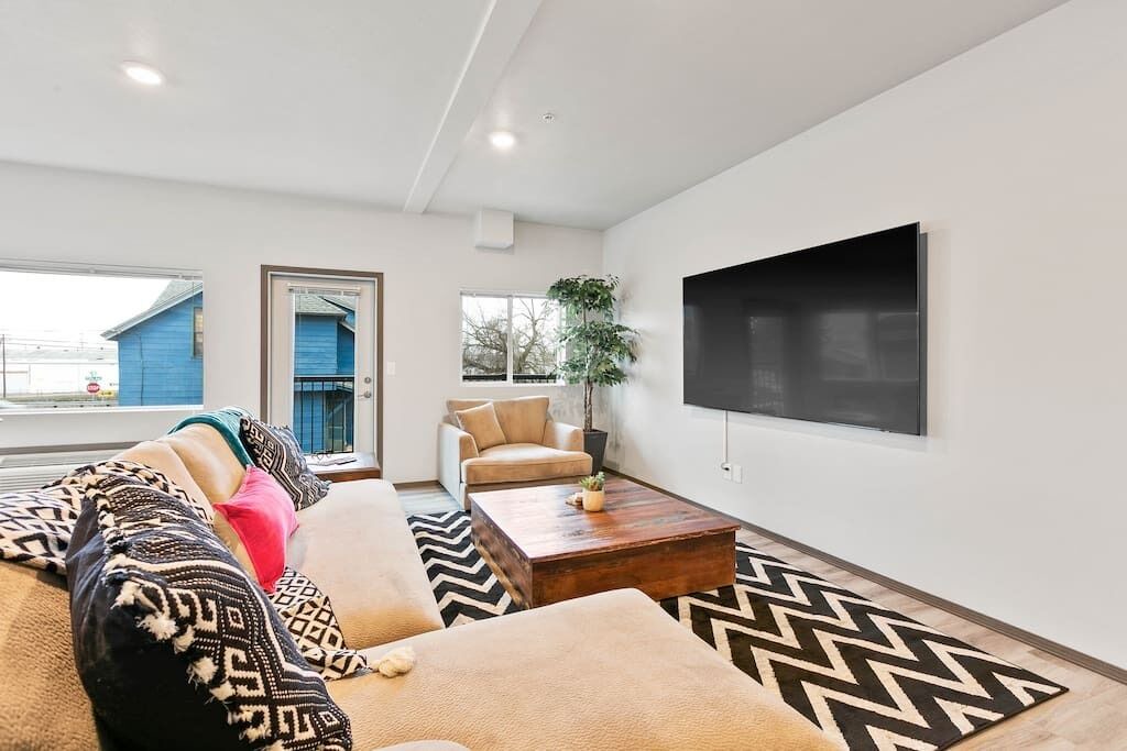 Photo of Livingroom in South Perry District