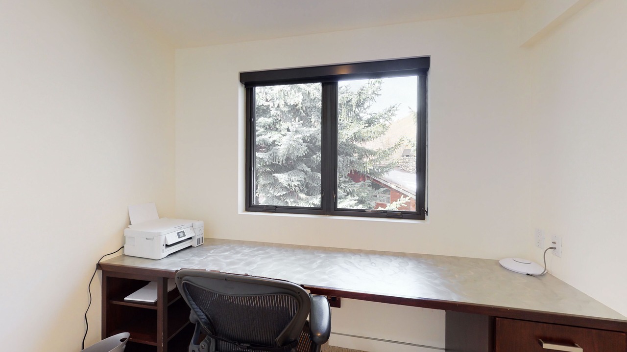 Photo of Bedroom in Warm Springs
