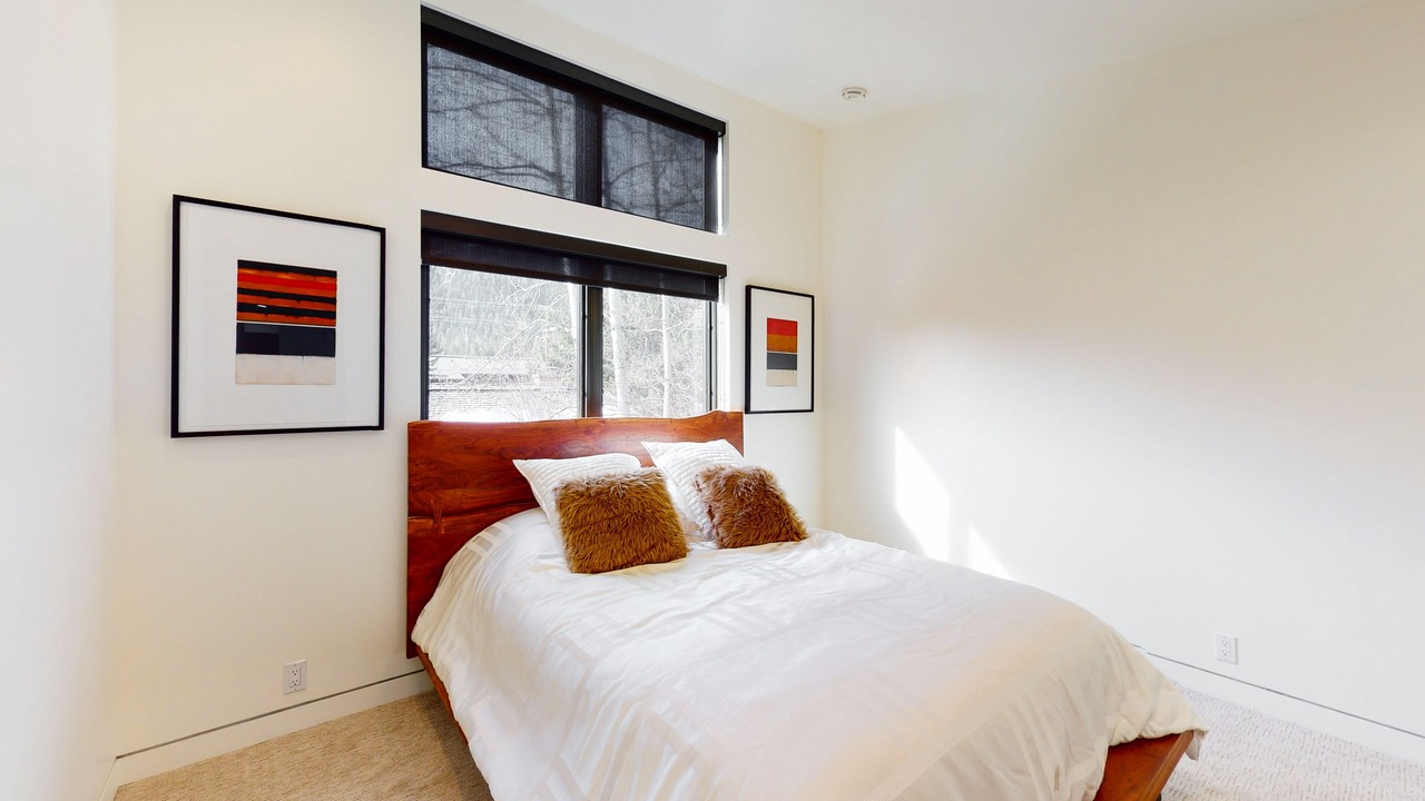 Photo of Bedroom in Warm Springs