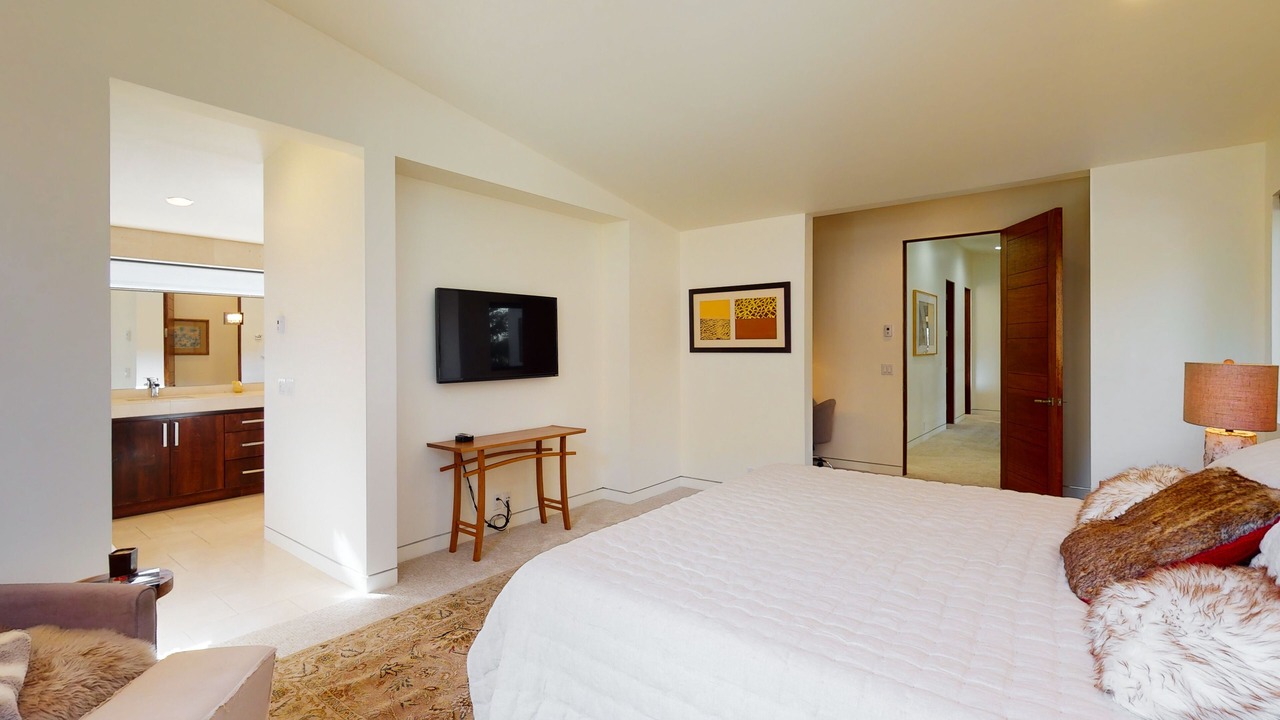 Photo of Bedroom in Warm Springs