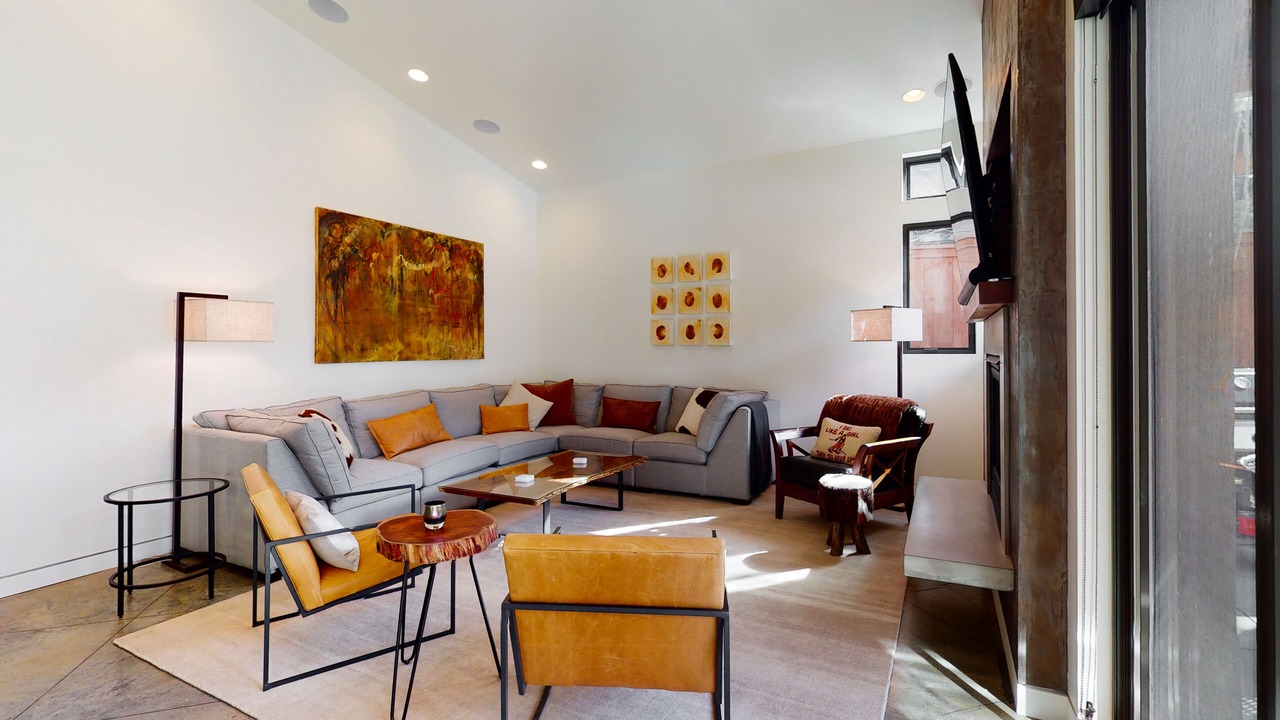 Photo of Livingroom in Warm Springs