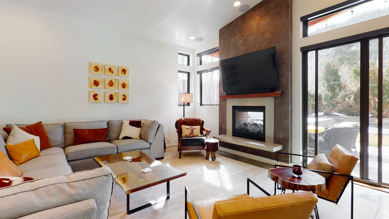 Photo of Livingroom in Warm Springs