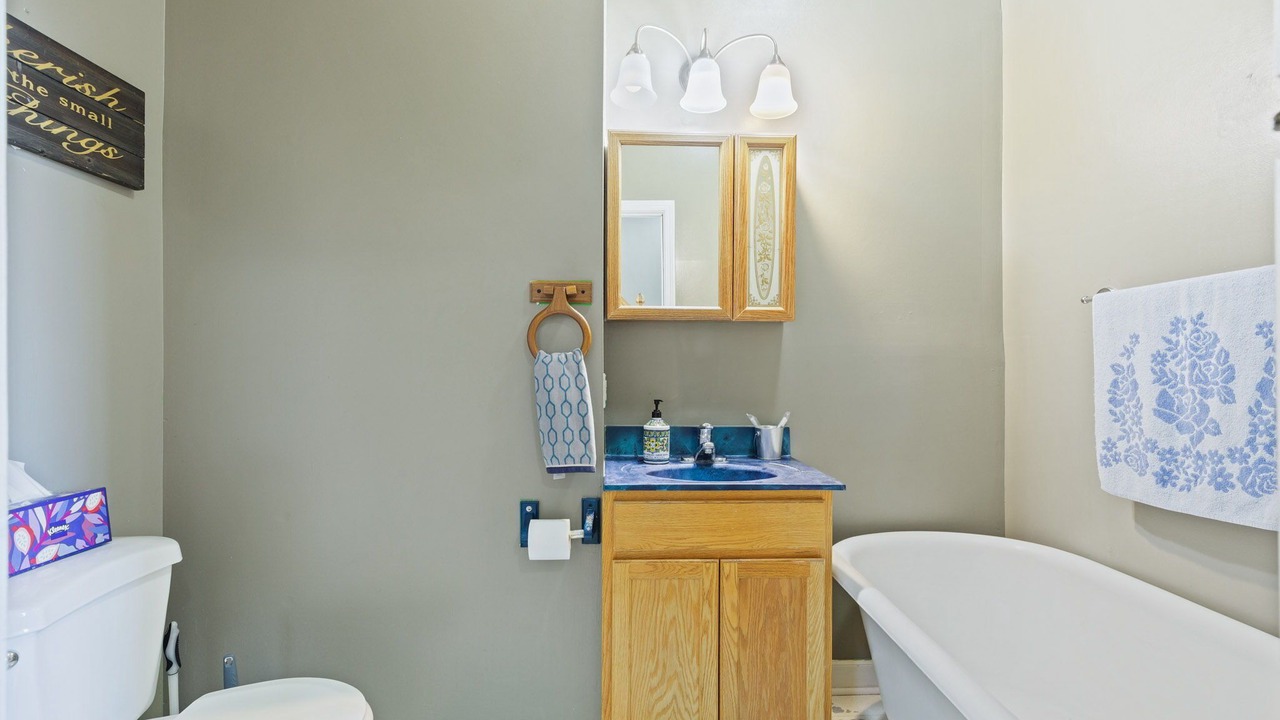 Photo of Bathroom in Babe Denny