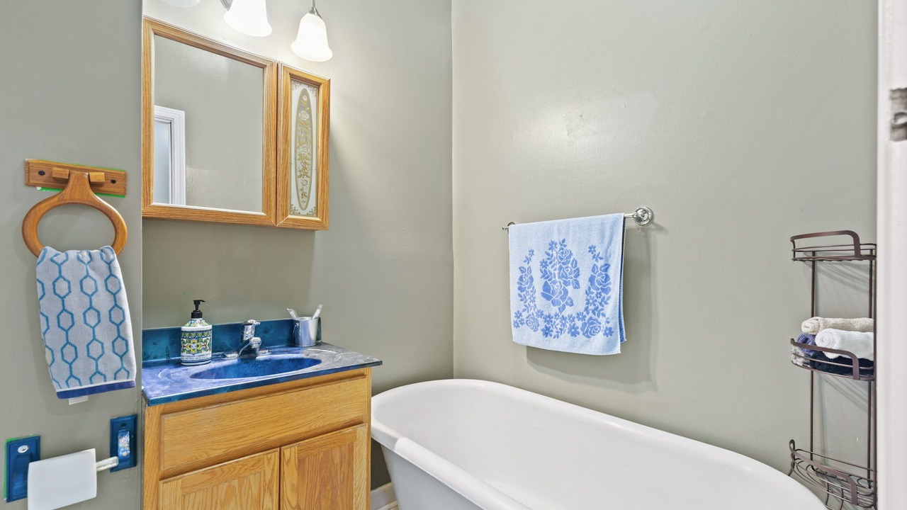 Photo of Bathroom in Babe Denny