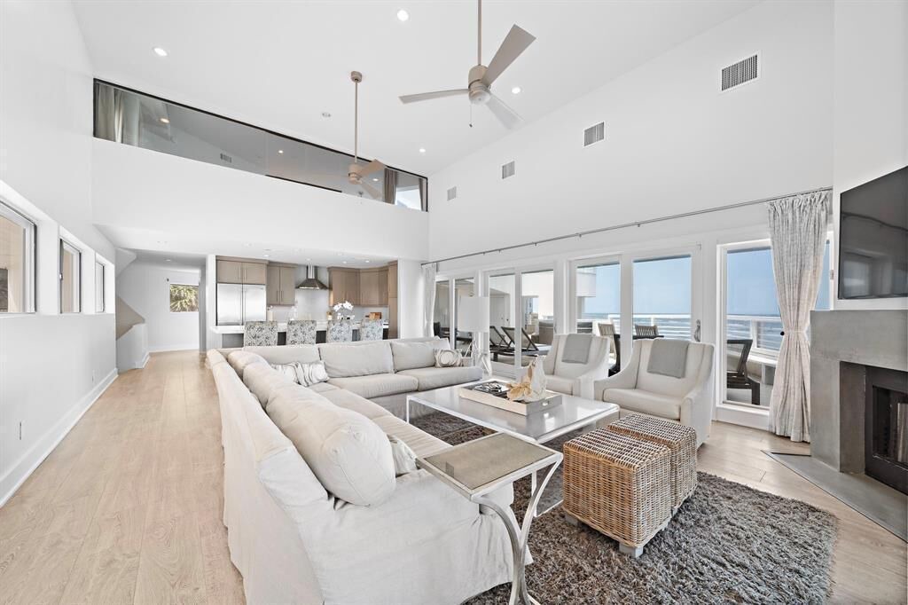 Photo of Livingroom in Pirates Beach