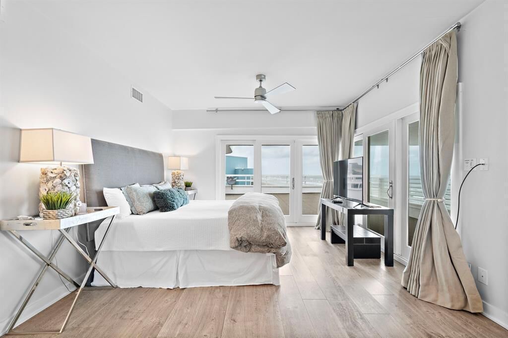 Photo of Bedroom in Pirates Beach