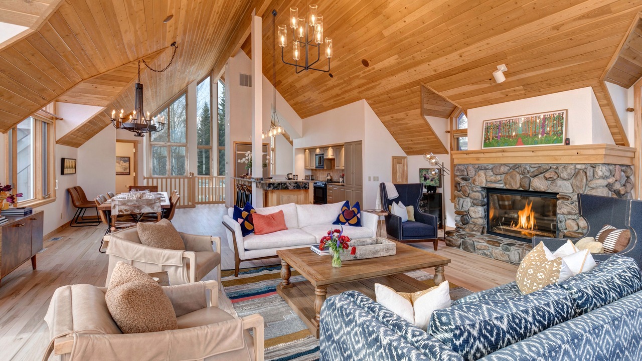 Photo of Livingroom in Teton Pines