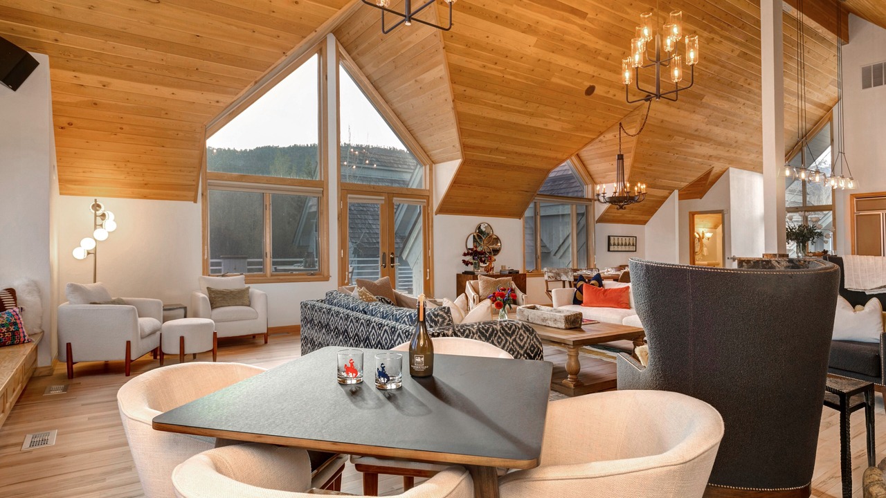 Photo of Livingroom in Teton Pines