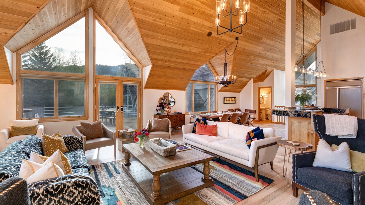 Photo of Livingroom in Teton Pines