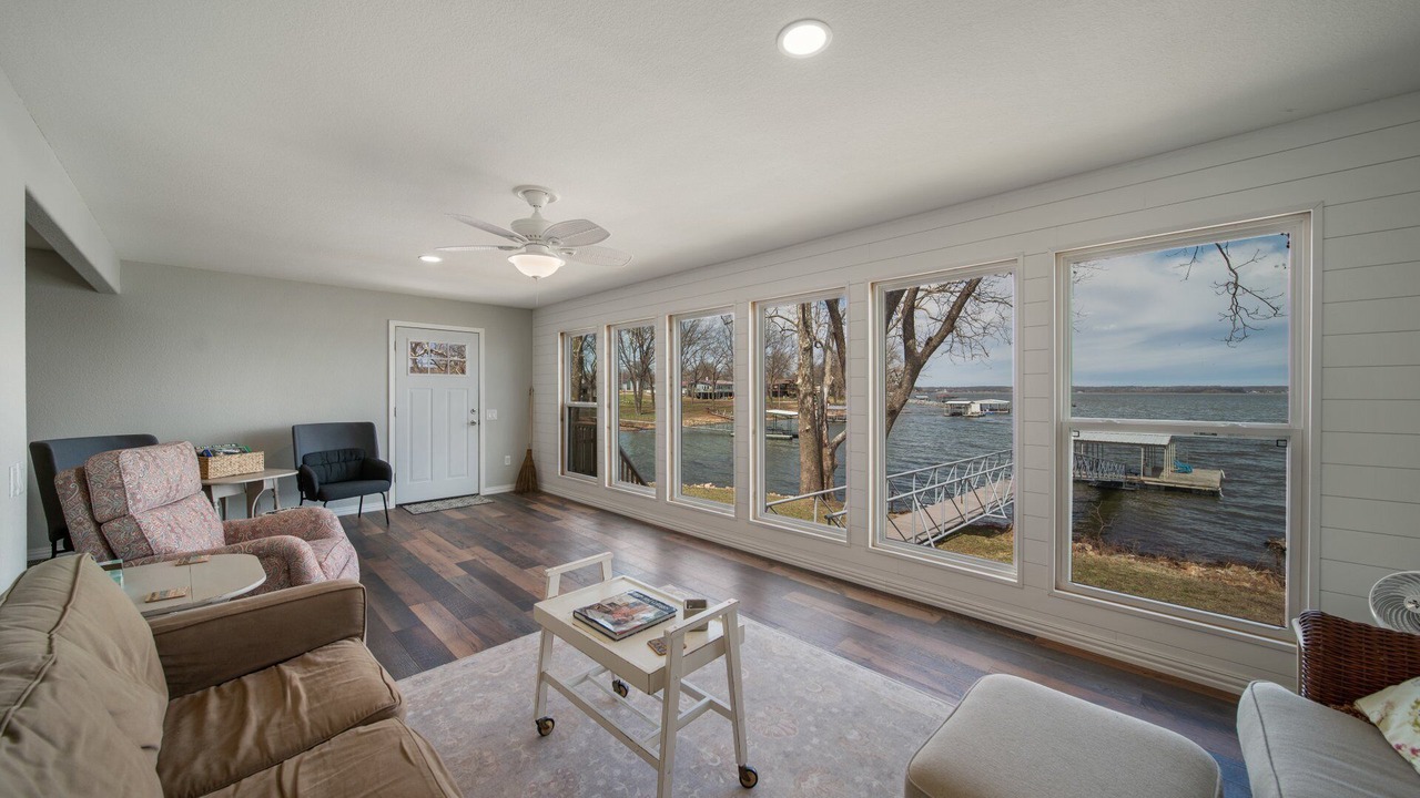 Photo of Bedroom in Grove