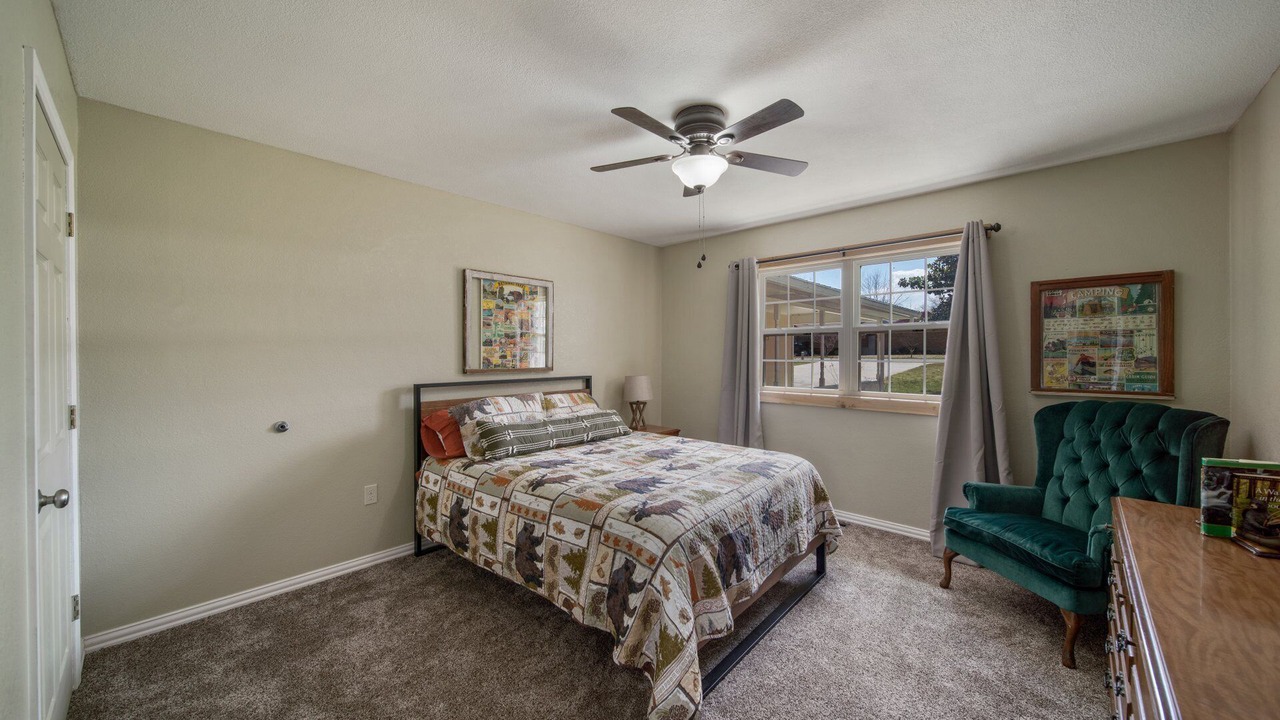 Photo of Bedroom in Grove