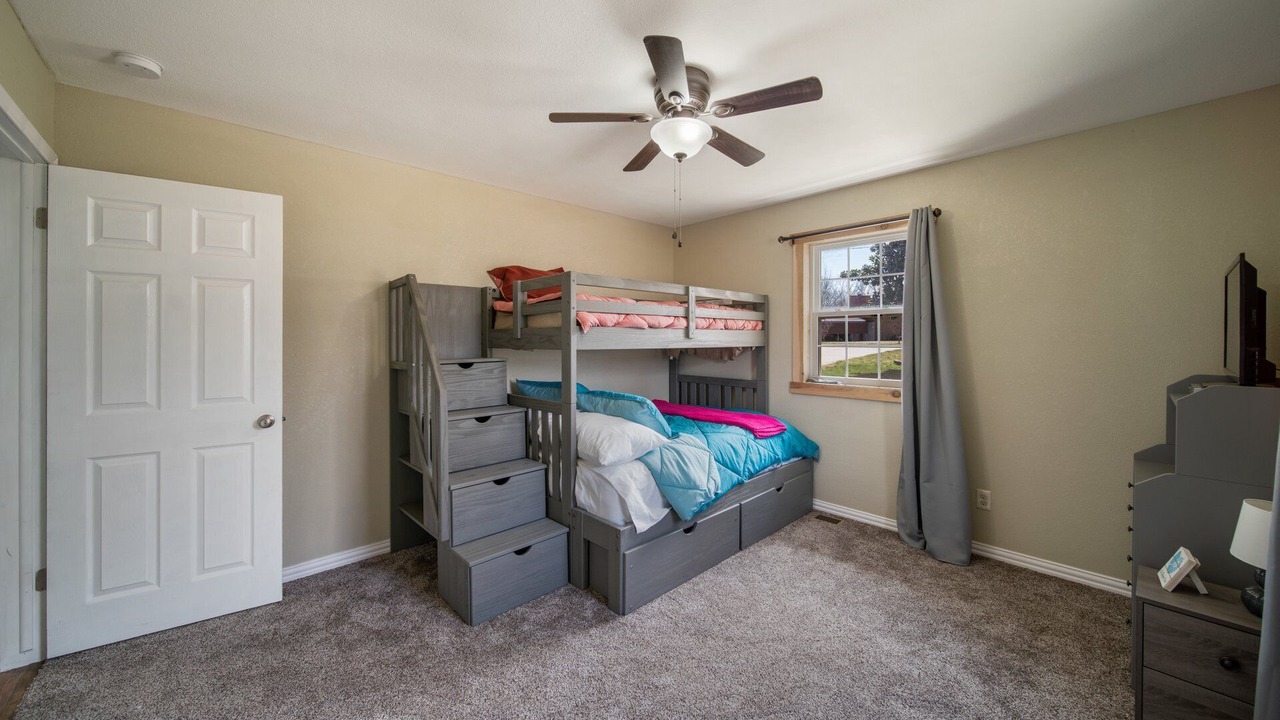Photo of Bedroom in Grove