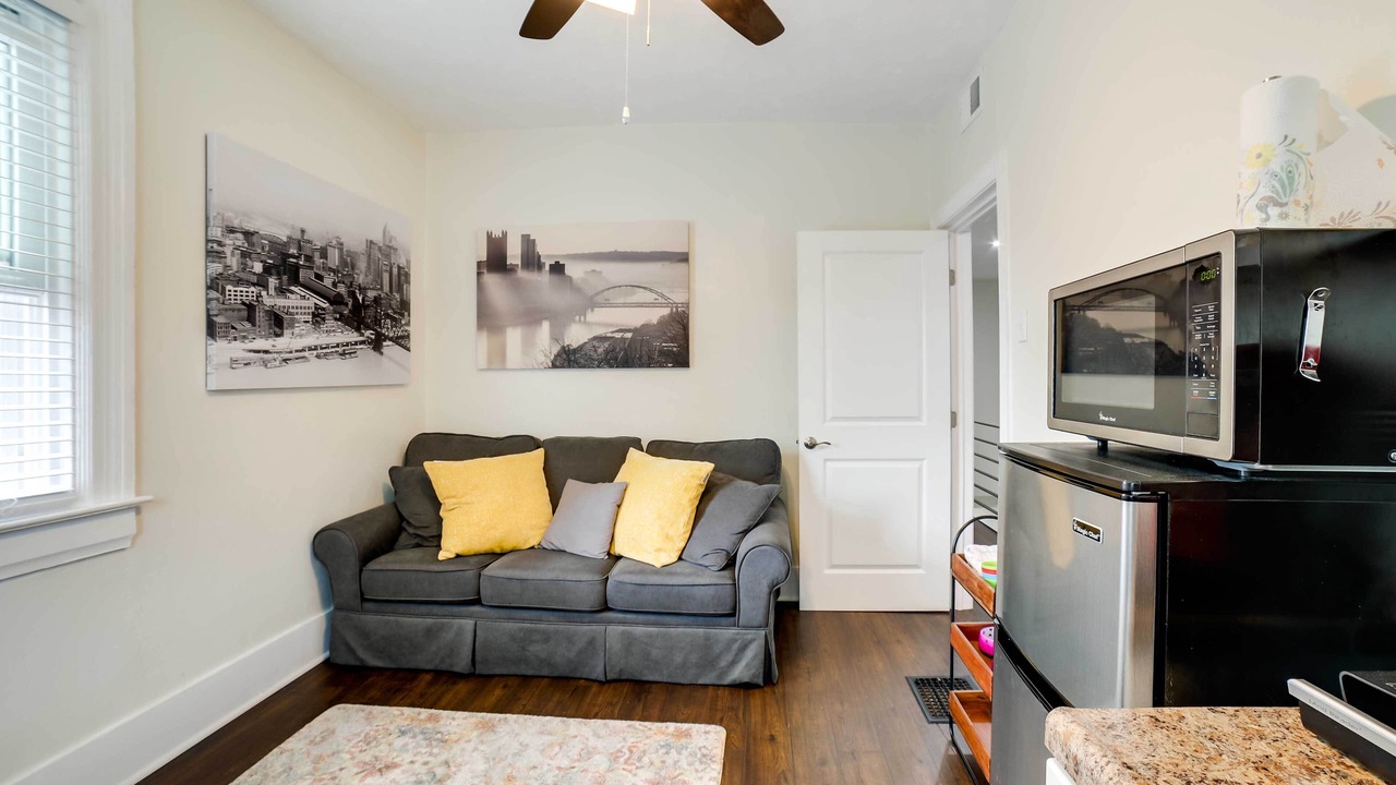 Photo of Livingroom in Shadyside