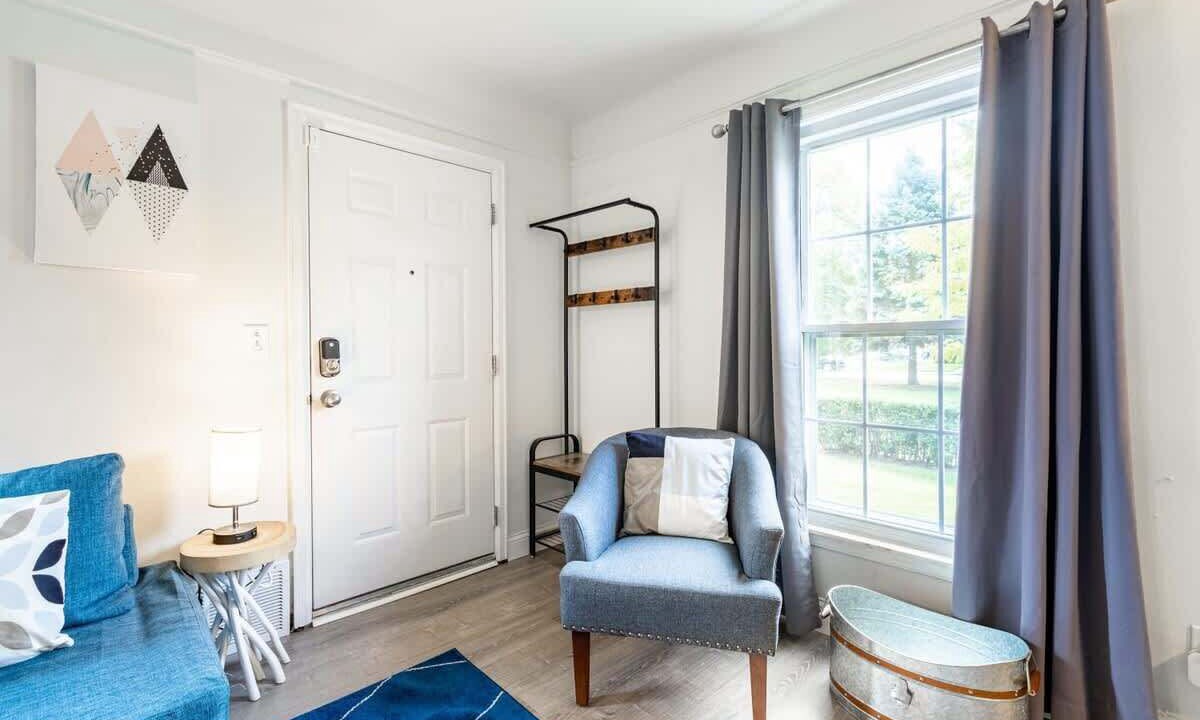 Photo of Livingroom in Royal Oak