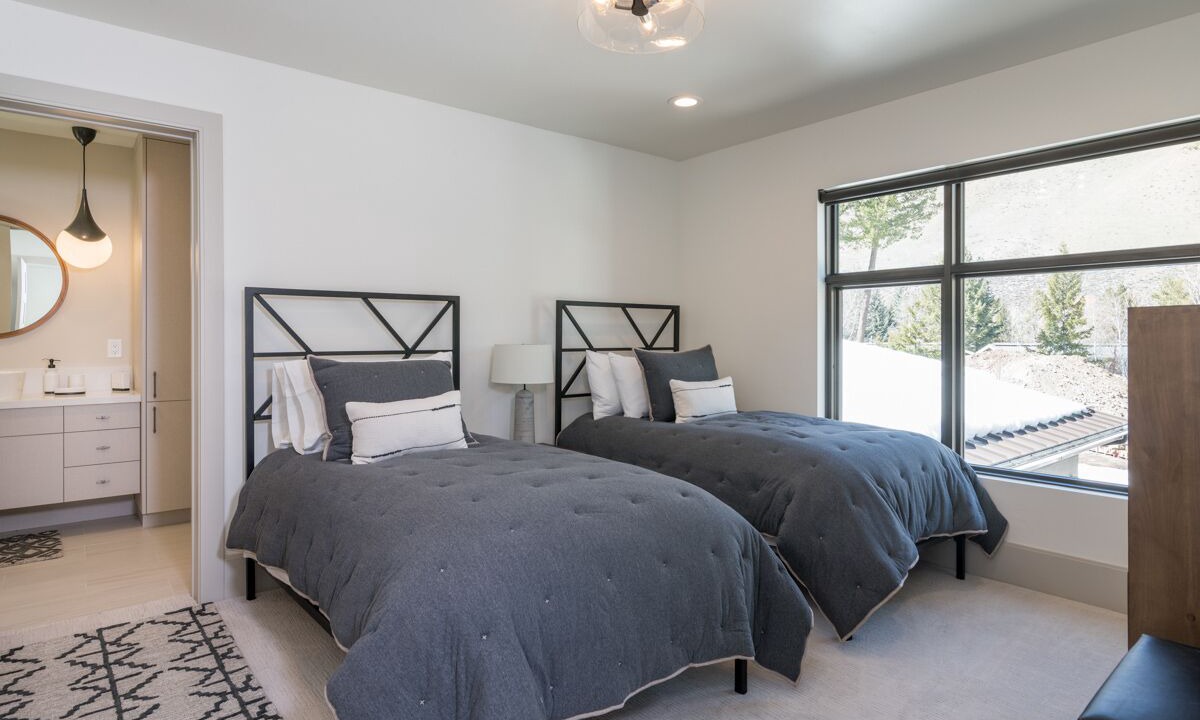 Photo of Bedroom in Warm Springs