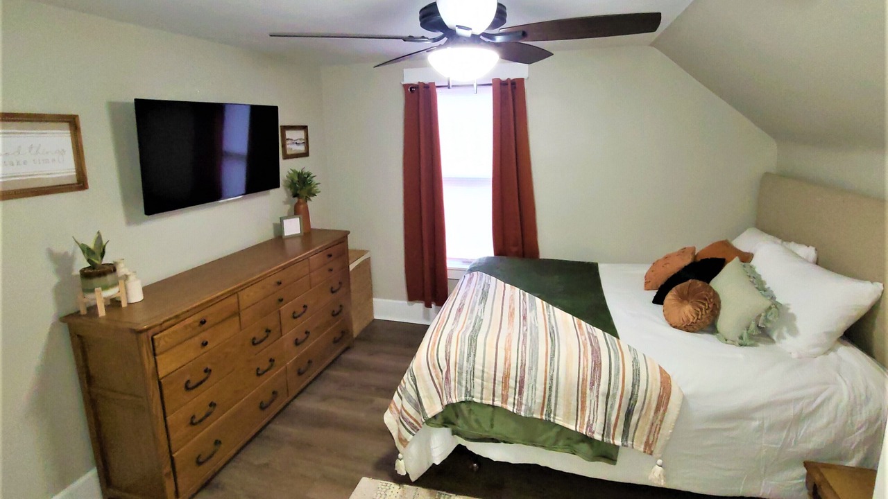 Photo of Bedroom in Elyria