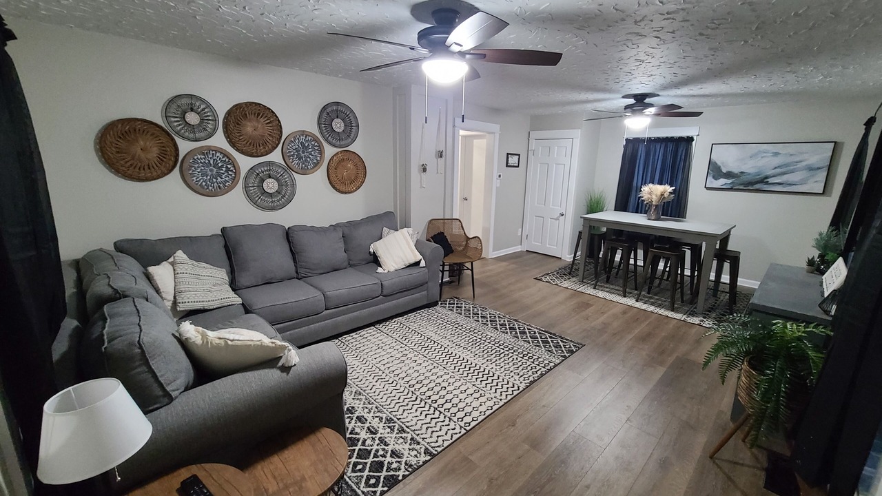 Photo of Livingroom in Elyria