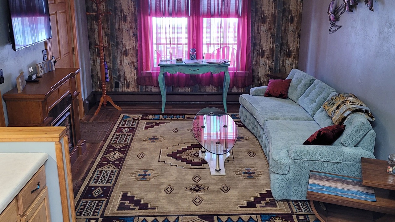 Photo of Livingroom in Deadwood