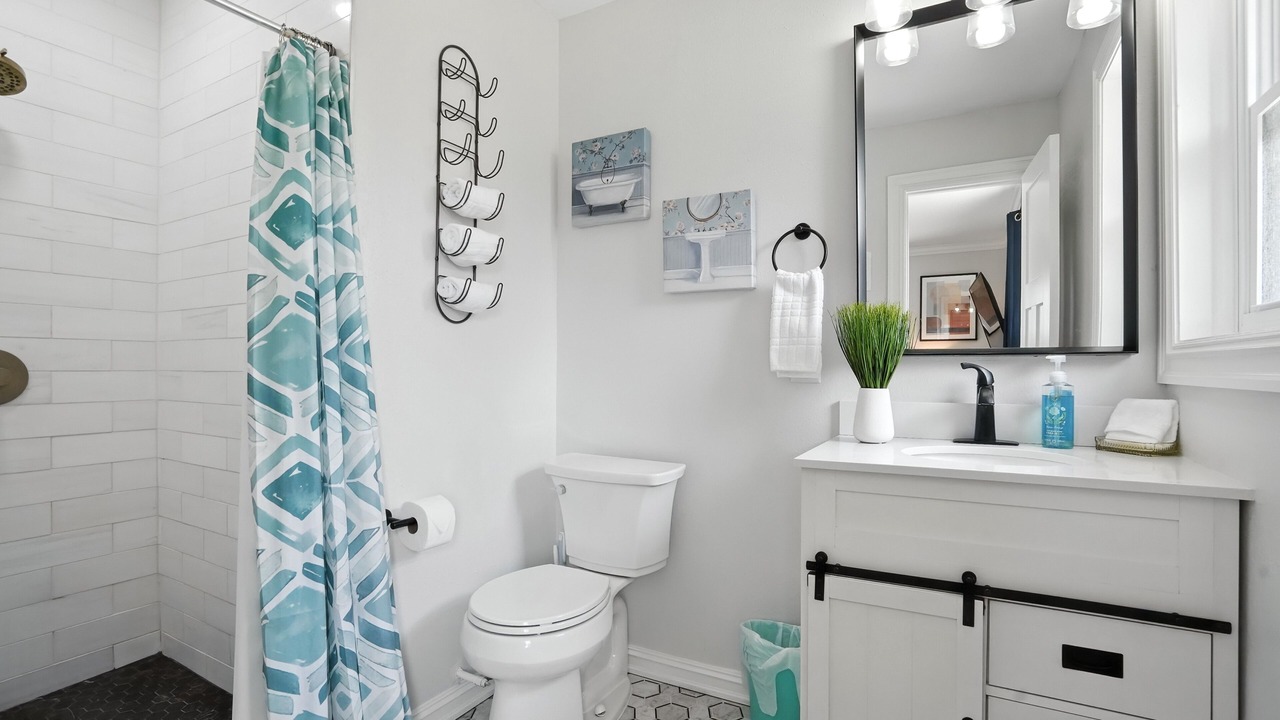 Photo of Bathroom in Cherry Street