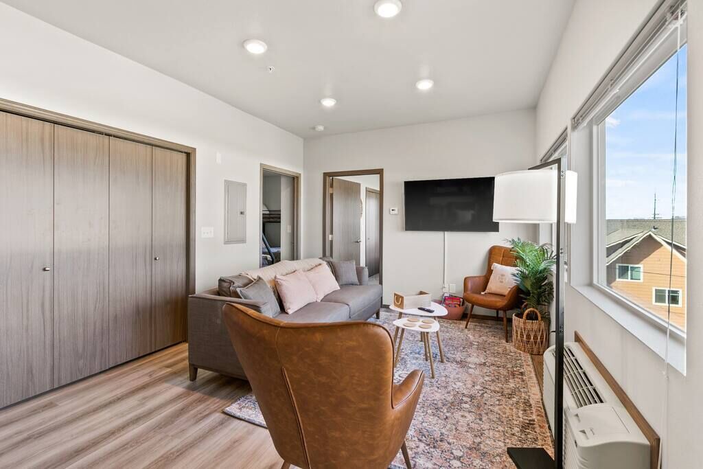 Photo of Livingroom in South Perry District