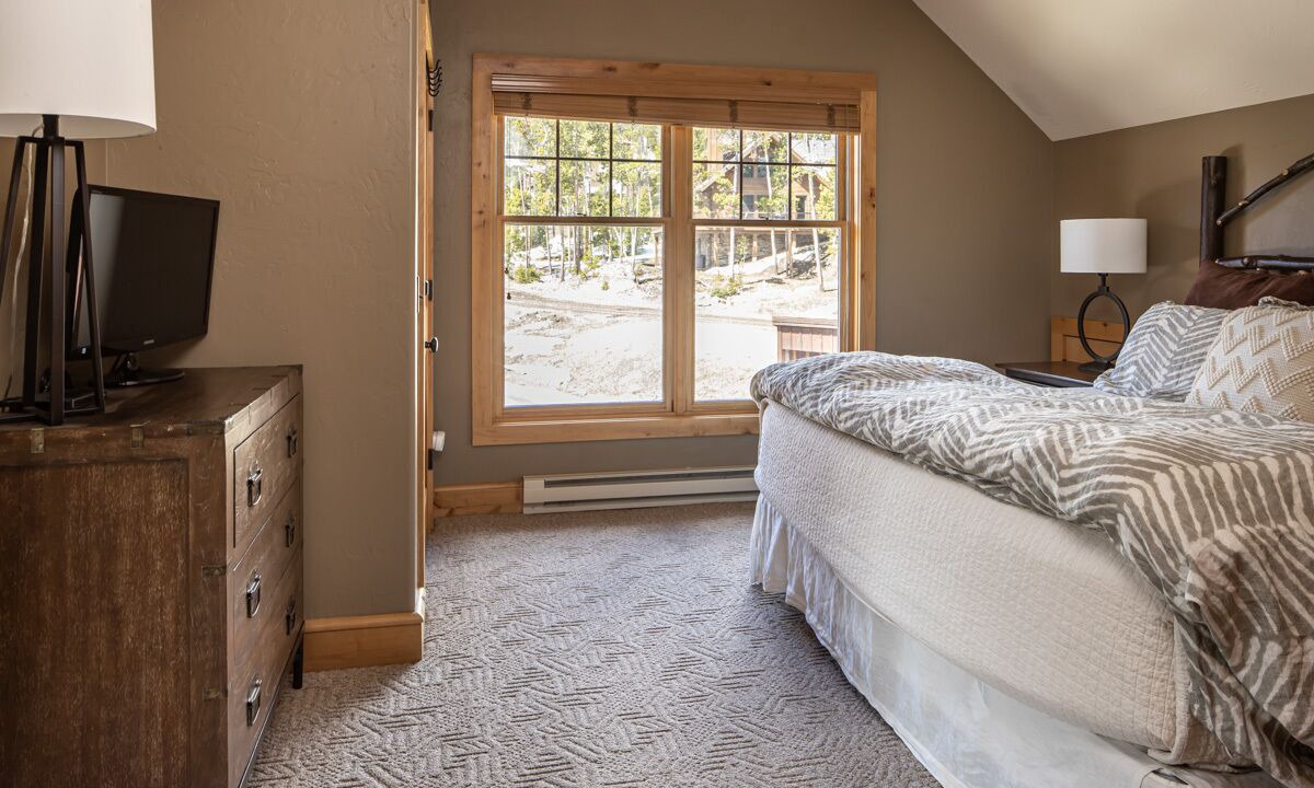 Photo of Bedroom in Powder Ridge