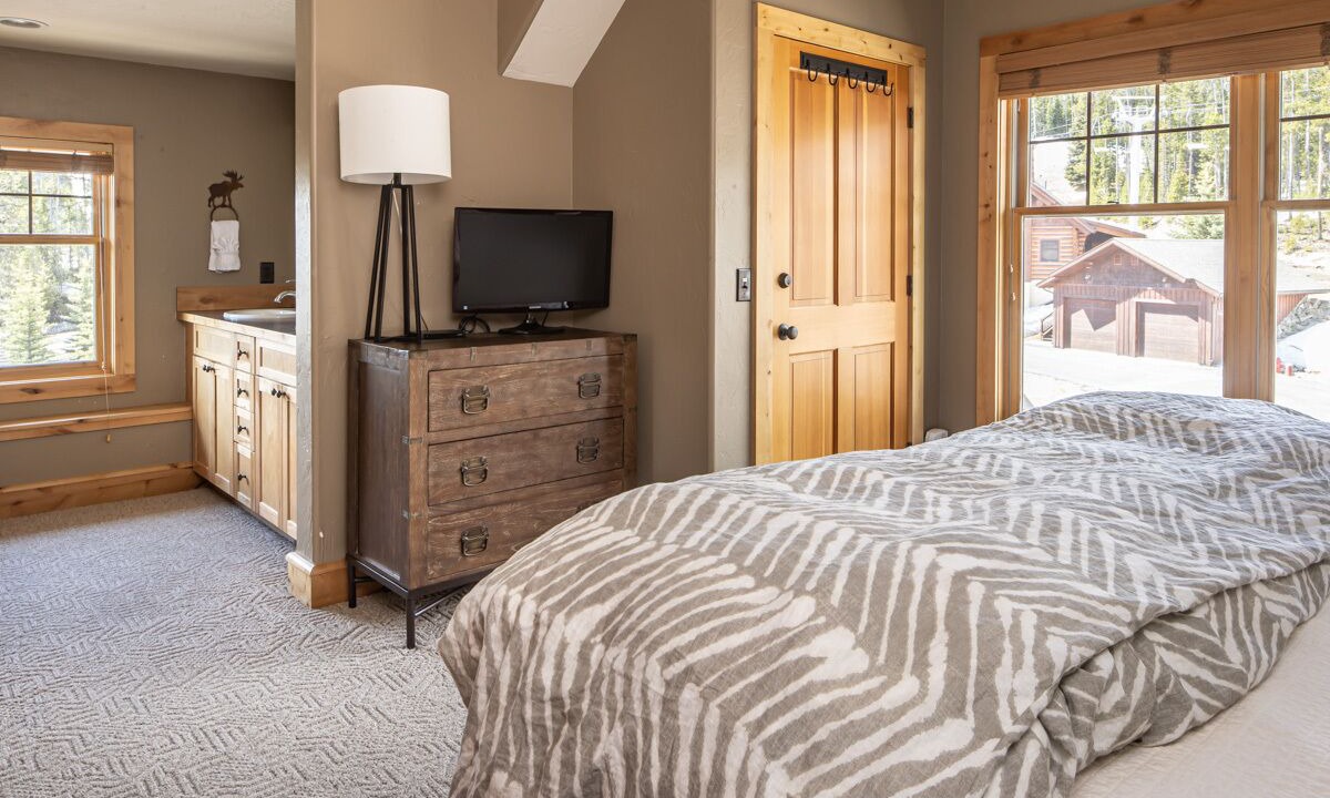 Photo of Bedroom in Powder Ridge