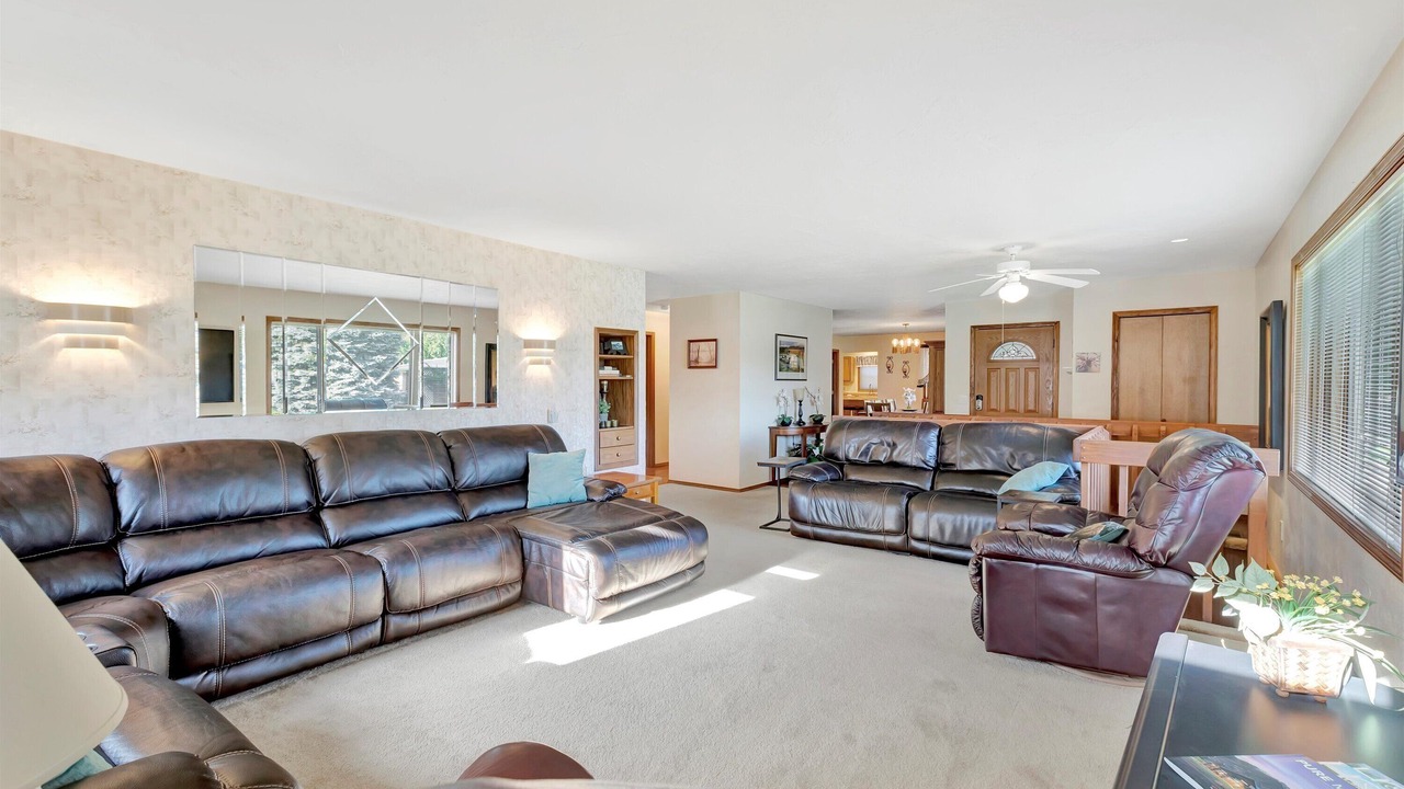 Photo of Livingroom in Farviews - Pattee Canyon