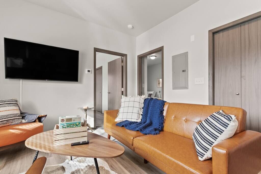 Photo of Livingroom in South Perry District