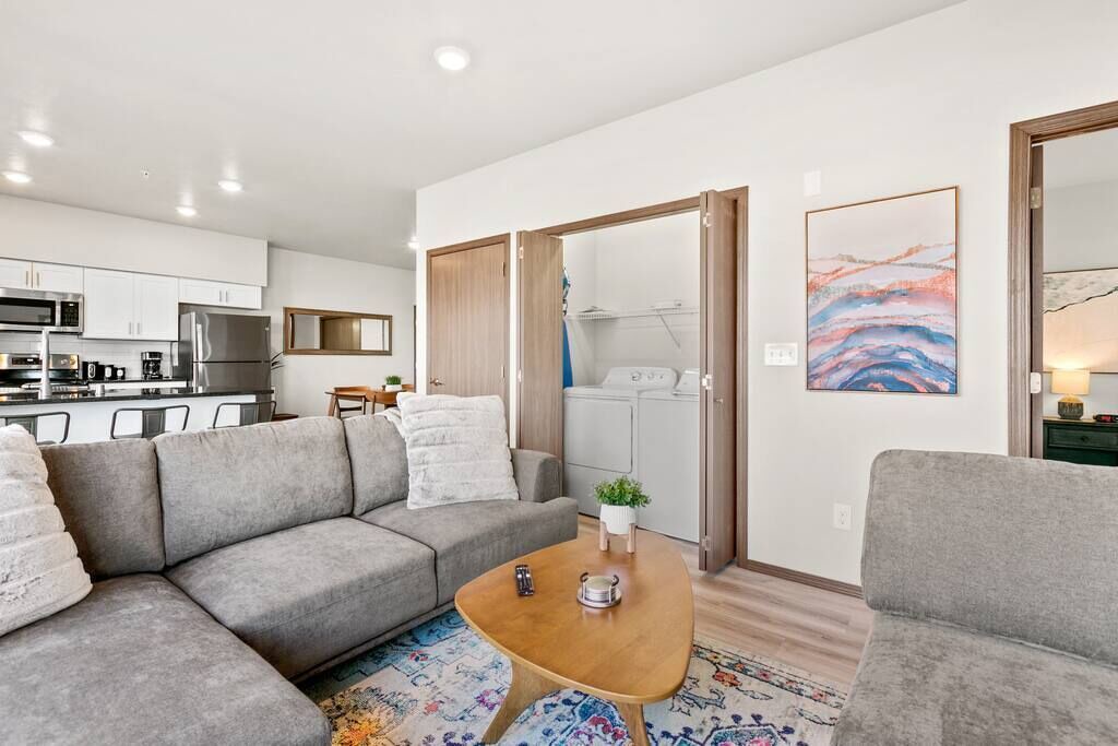 Photo of Livingroom in South Perry District