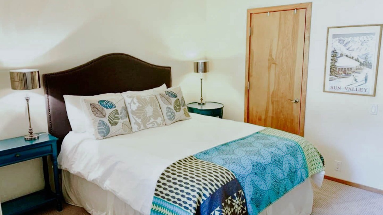 Photo of Bedroom in Elkhorn Village