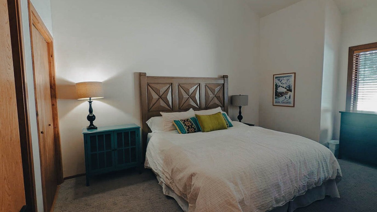 Photo of Bedroom in Elkhorn Village