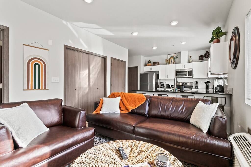 Photo of Livingroom in South Perry District