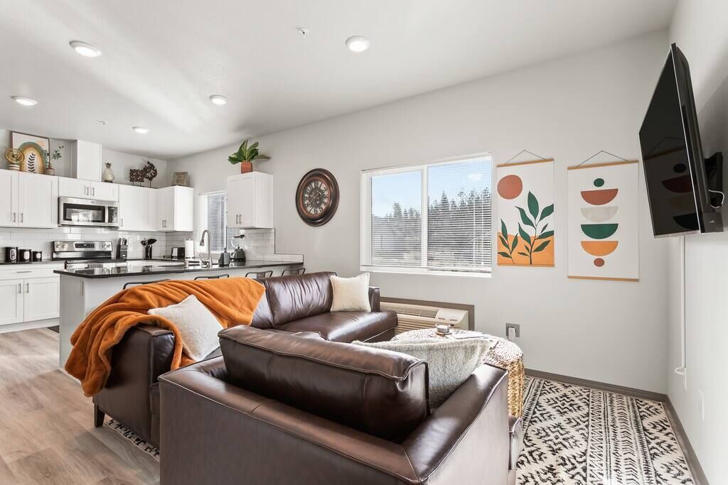 Photo of Livingroom in South Perry District