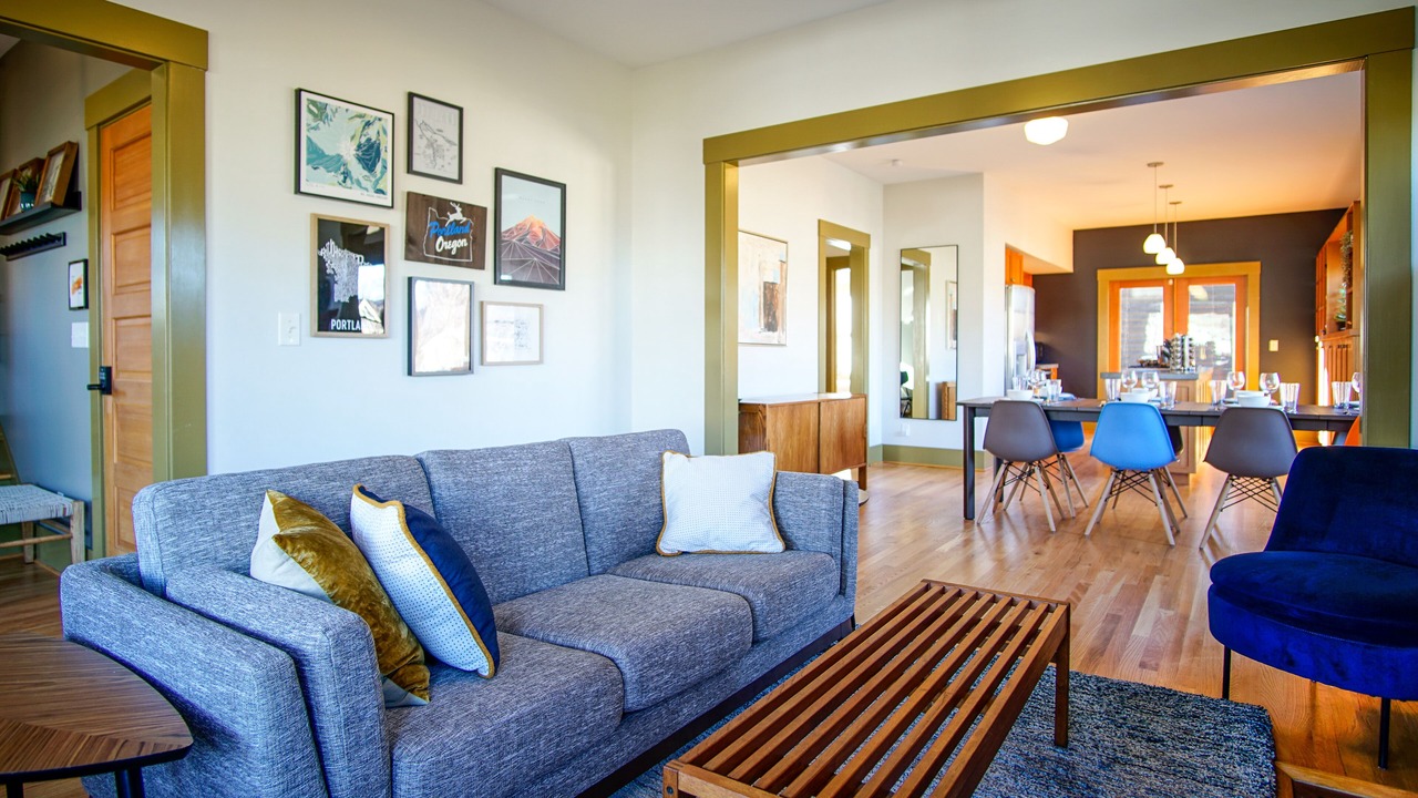 Photo of Livingroom in Foster - Powell