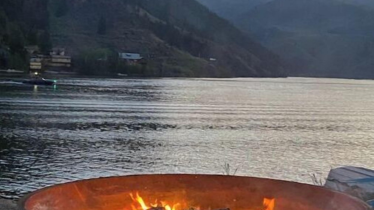 Photo of Outdoor in Salmon