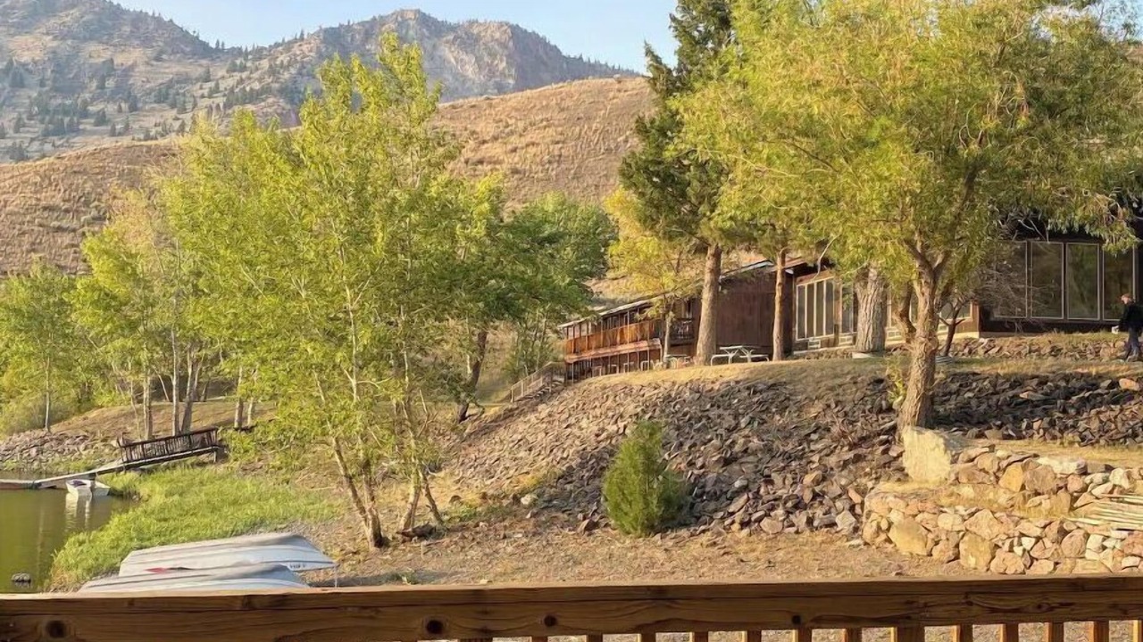 Photo of Outdoor in Salmon
