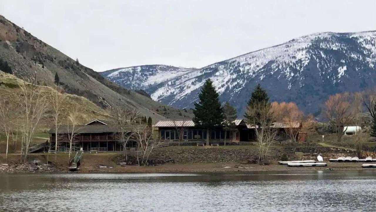 Photo of Outdoor in Salmon