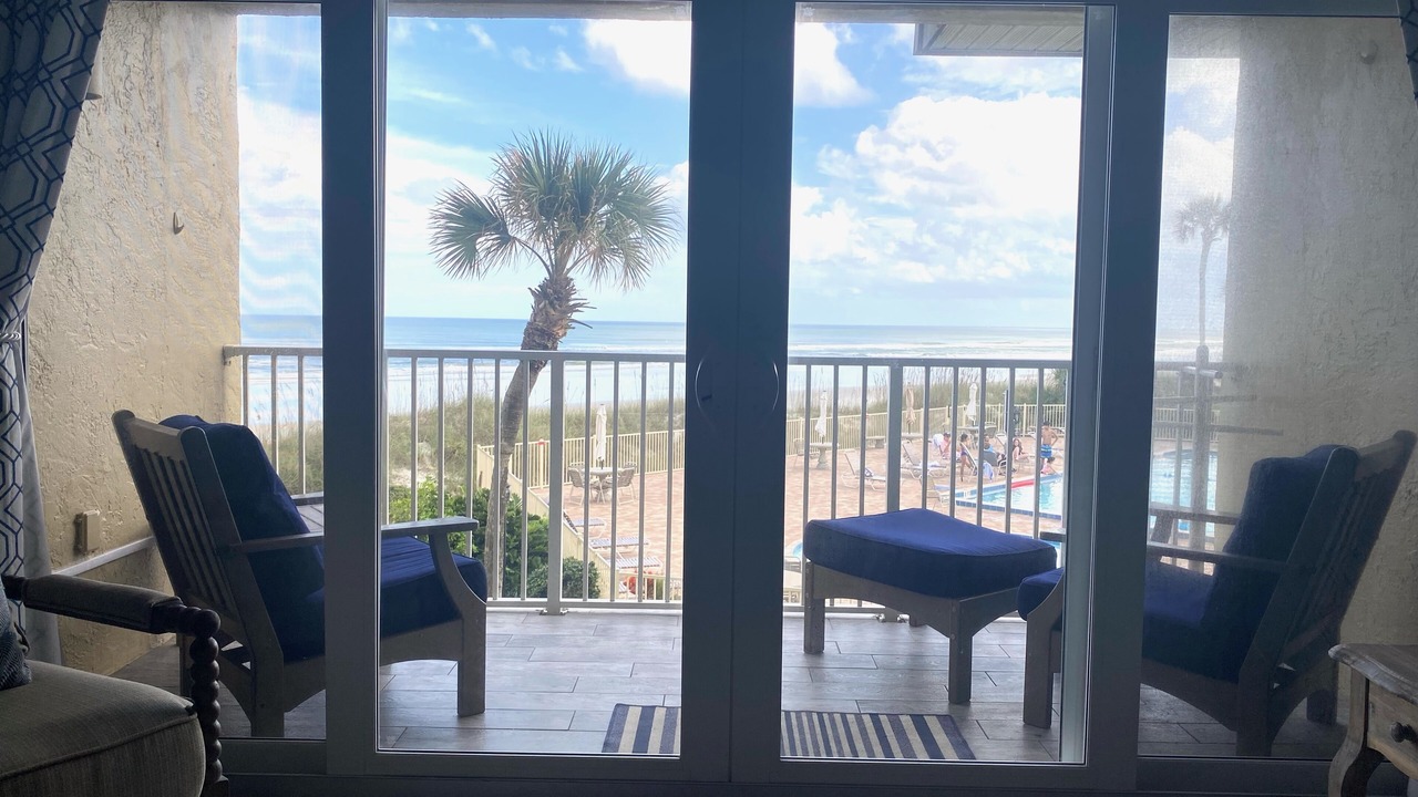 Photo of Patio Balcony in Crescent Beach