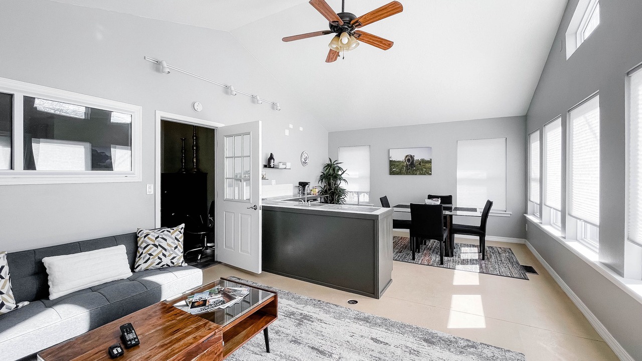 Photo of Livingroom in University District
