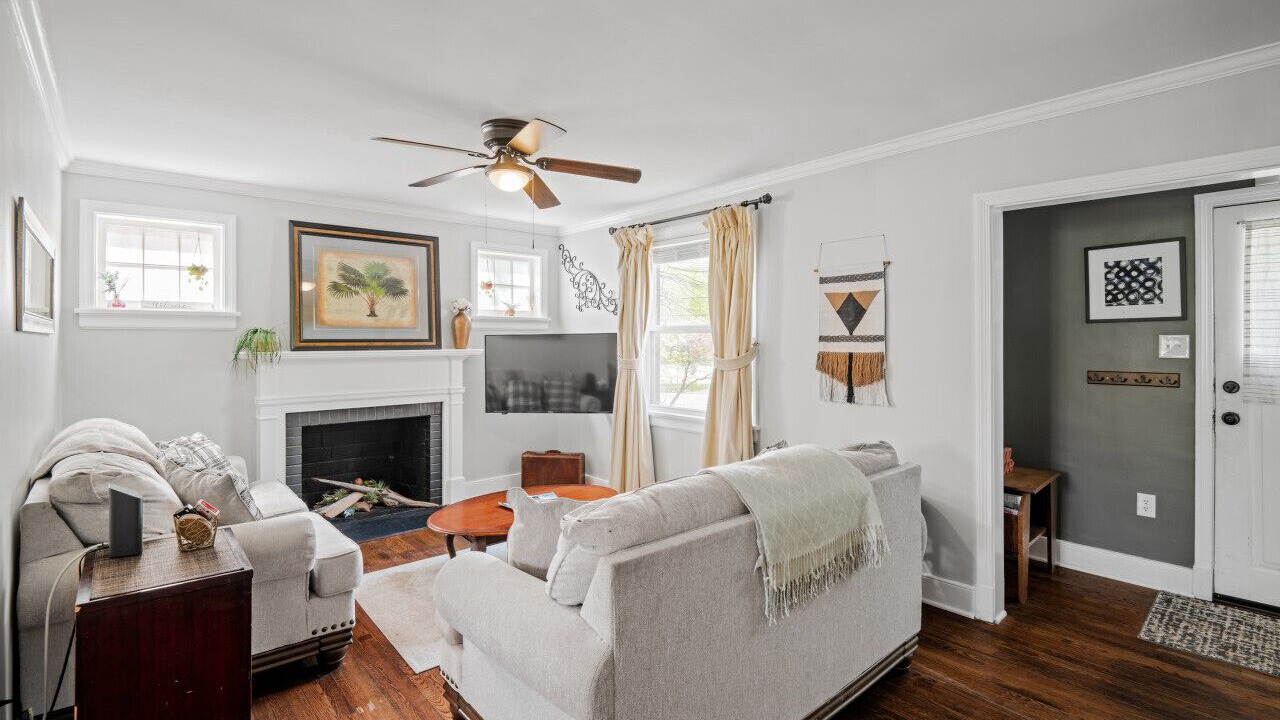Photo of Livingroom in Forest Hill Terrace