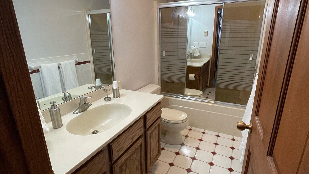 Photo of Bathroom in Gardiner
